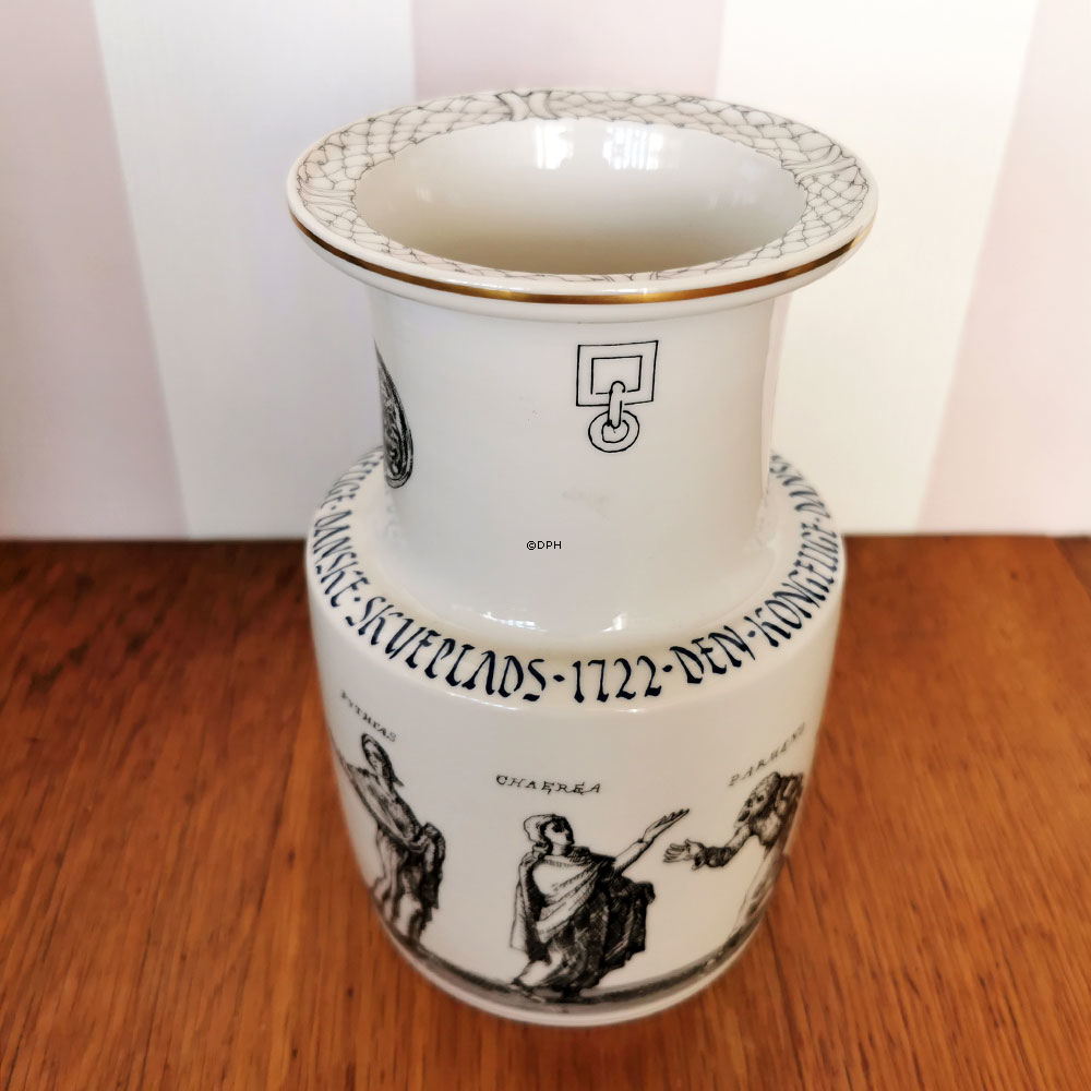 Vase mit Szenen aus Komödien vom klassischen Dramatiker Terents, Bing & Gröndahl Nr. 1857-5750