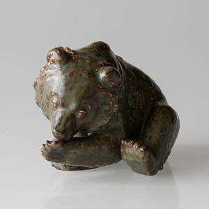 Bär sitzt und leckt seine Pfote Royal Copenhagen Steinzeug Figur Nr. 188 | Nr. B188 | DPH Trading