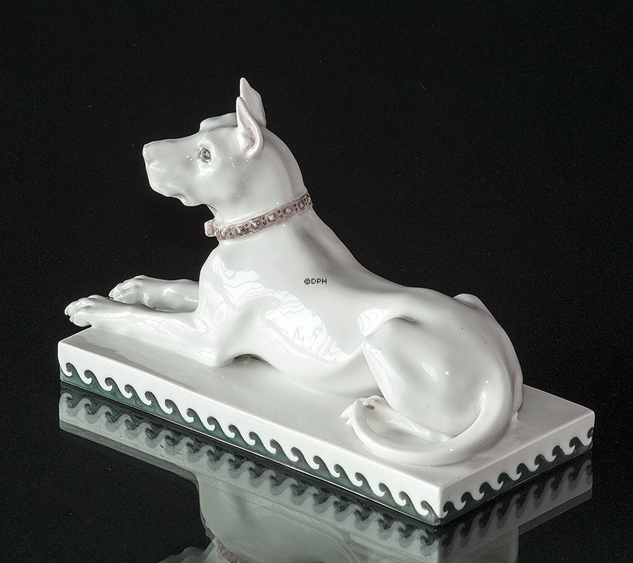 Deutsche Dogge, sitzend, Bing & Gröndahl Hundefigur Nr. ?? Signiert Dahl Jensen 1900