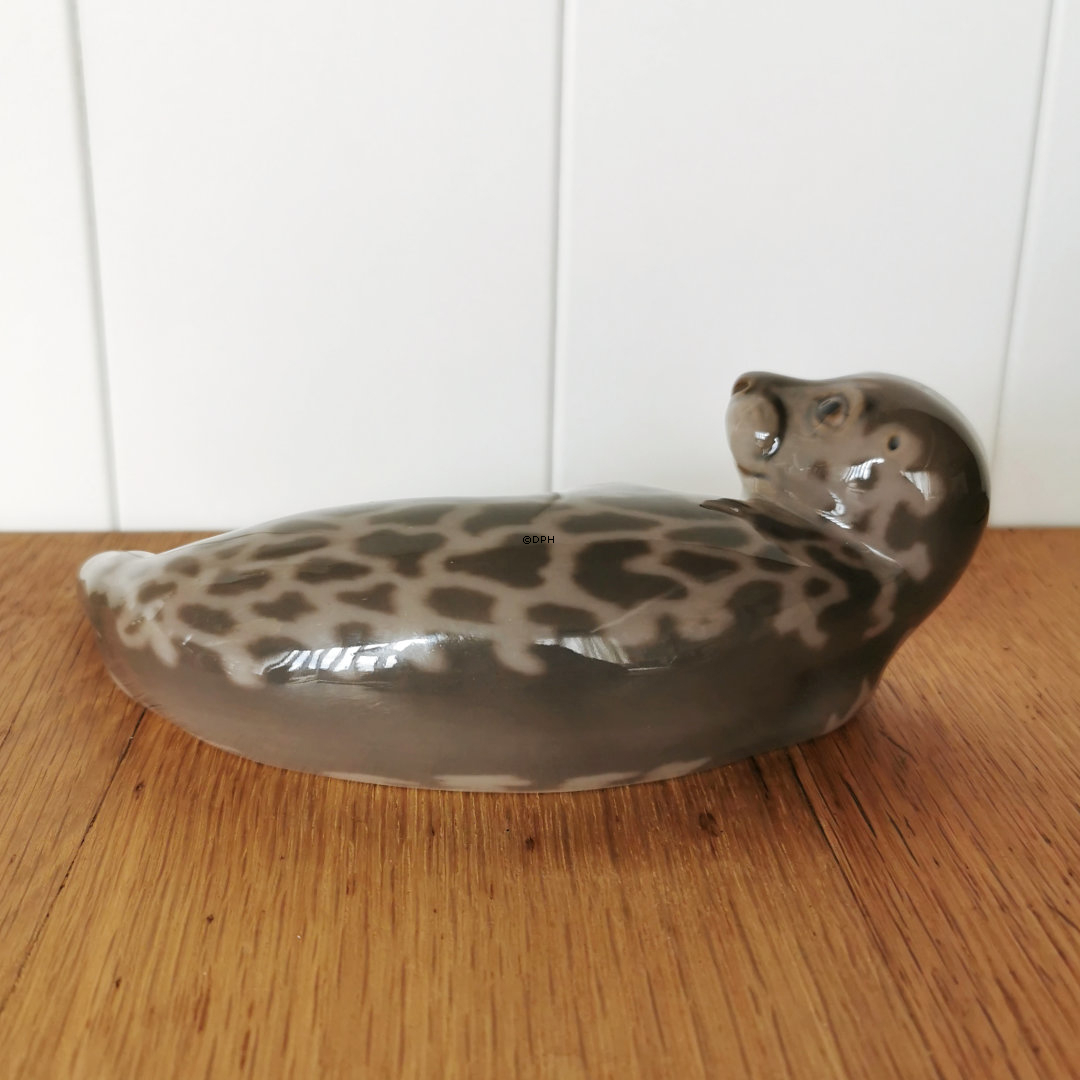 Robbenbaby, Bing & Gröndahl Figur Nr. 1927 (Riss in der Glasur)