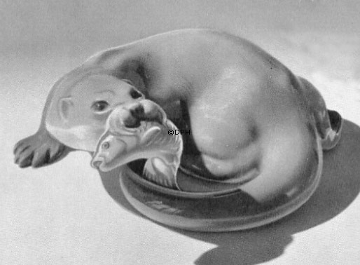 Otter mit Fisch, Bing & Gröndahl Figur nr. 1969
