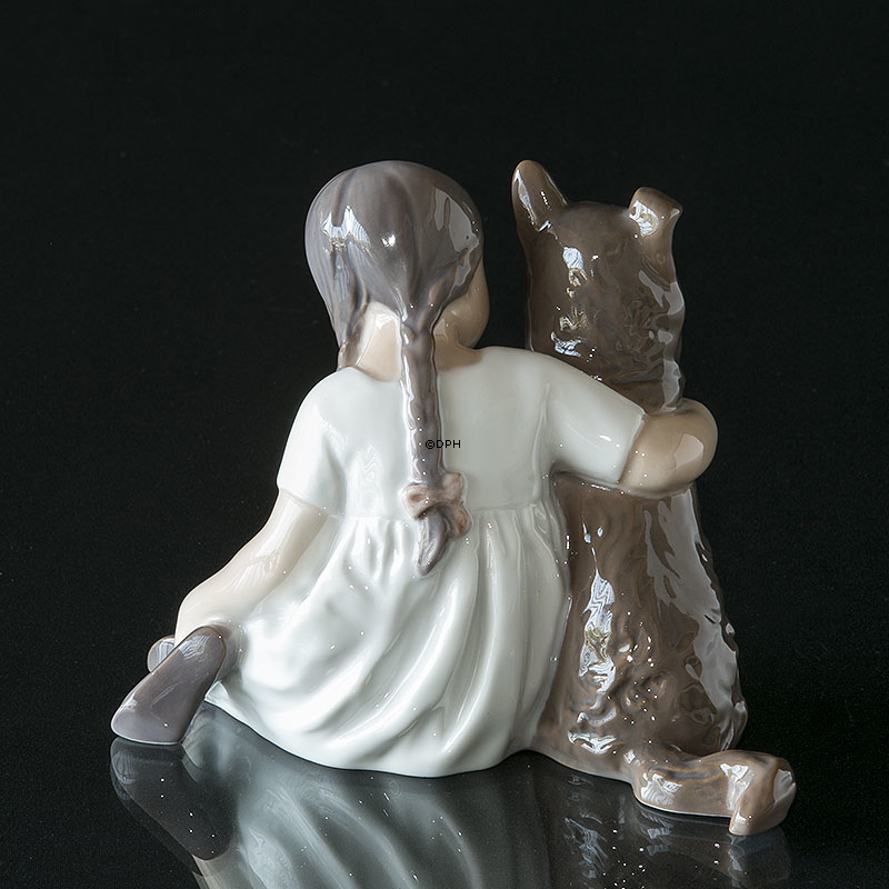 Mädchen mit Hund, Bing & Gröndahl Figur Nr. 1973