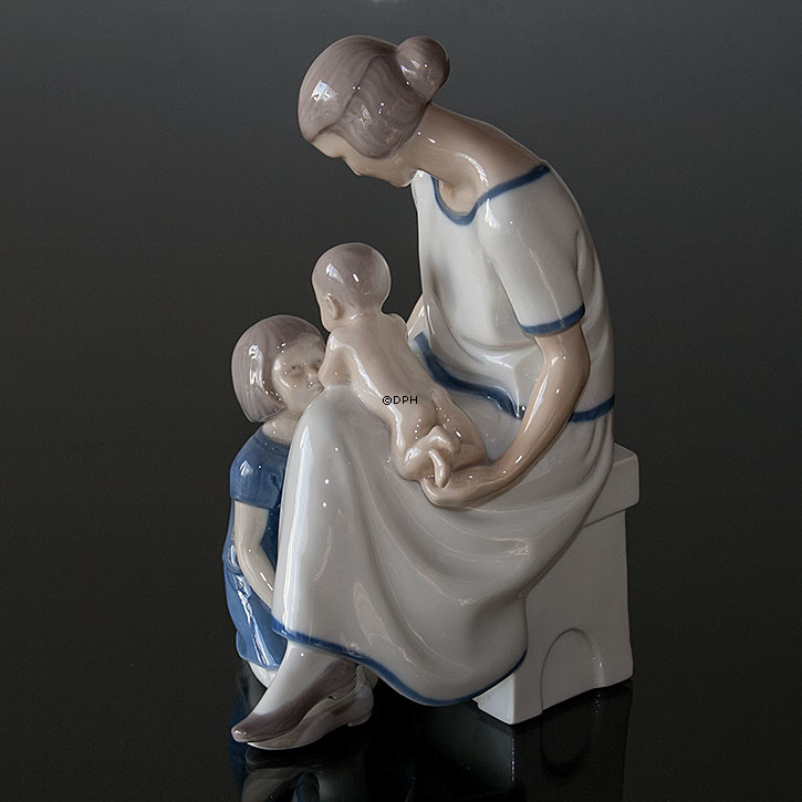 Mutter mit 2 Kindern, Bing & Gröndahl Figur Nr. 2022