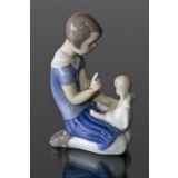 Mädchen schimpft eine freche Puppe, Bing & Gröndahl Figur Nr. 2191