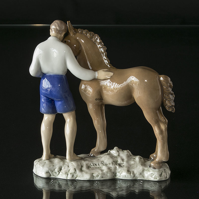 Junge mit Fohlen, Bing & Gröndahl Figur Nr. 2195
