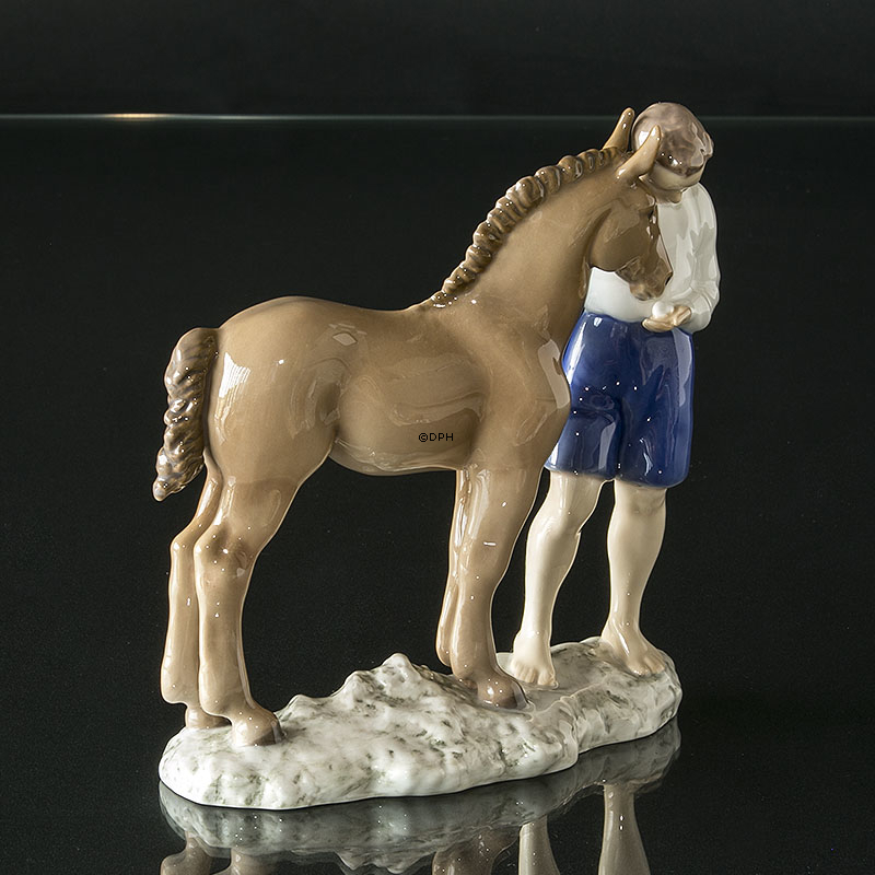 Junge mit Fohlen, Bing & Gröndahl Figur Nr. 2195