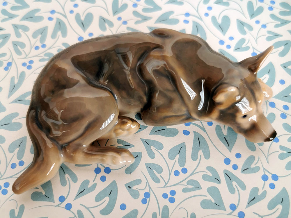 Klein Deutscher Schäferhund liegend, Bing & Gröndahl Hund Figur Nr. 2198