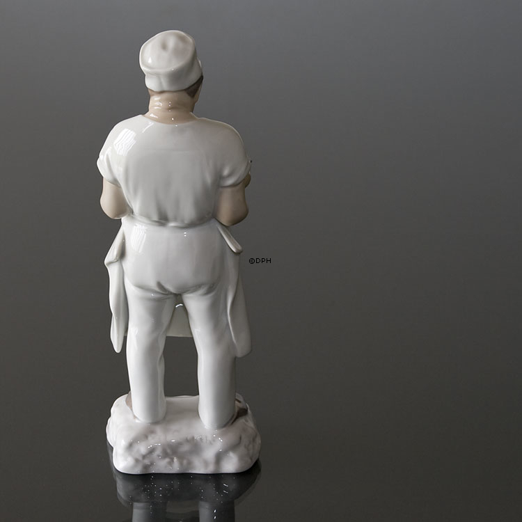 Bäcker mit Brezel zum Servieren, Bing & Gröndahl Figur Nr. 2223