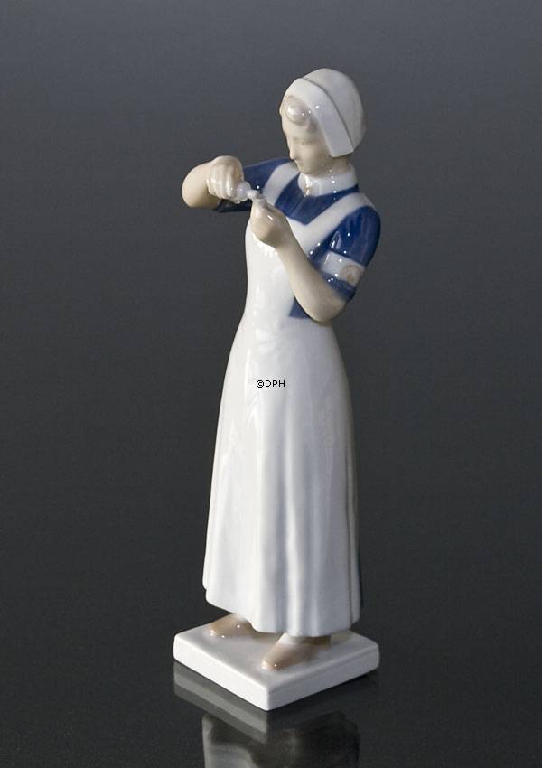 Krankenschwester, Bing & Gröndahl Figur Nr. 2226