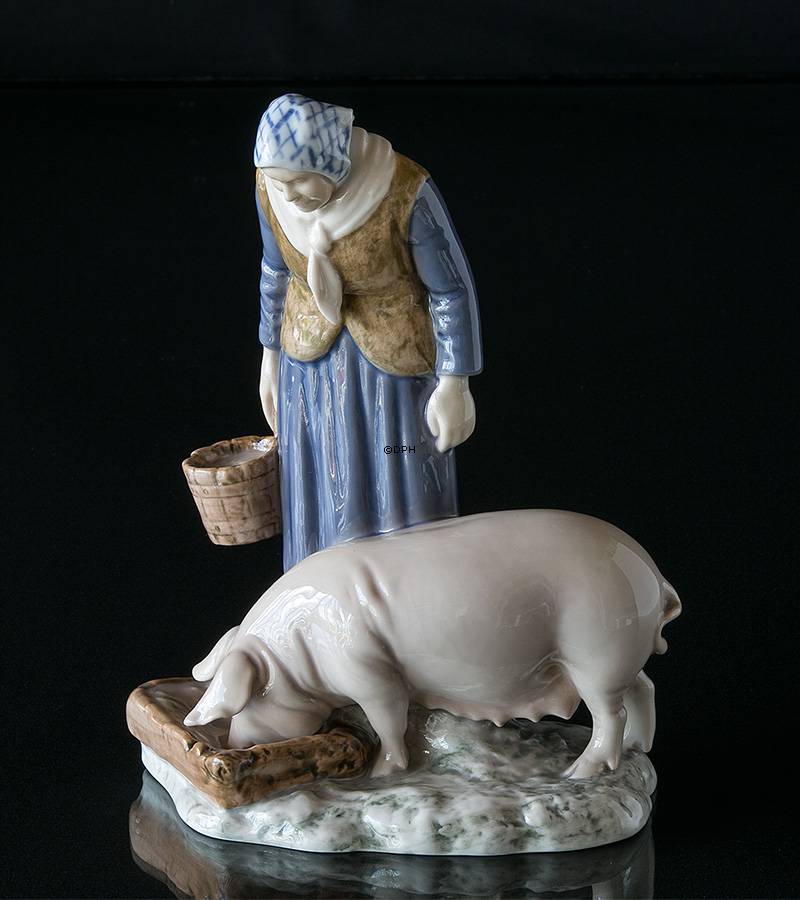 Frau mit Schwein, Bing & Gröndahl Figur Nr. 2237