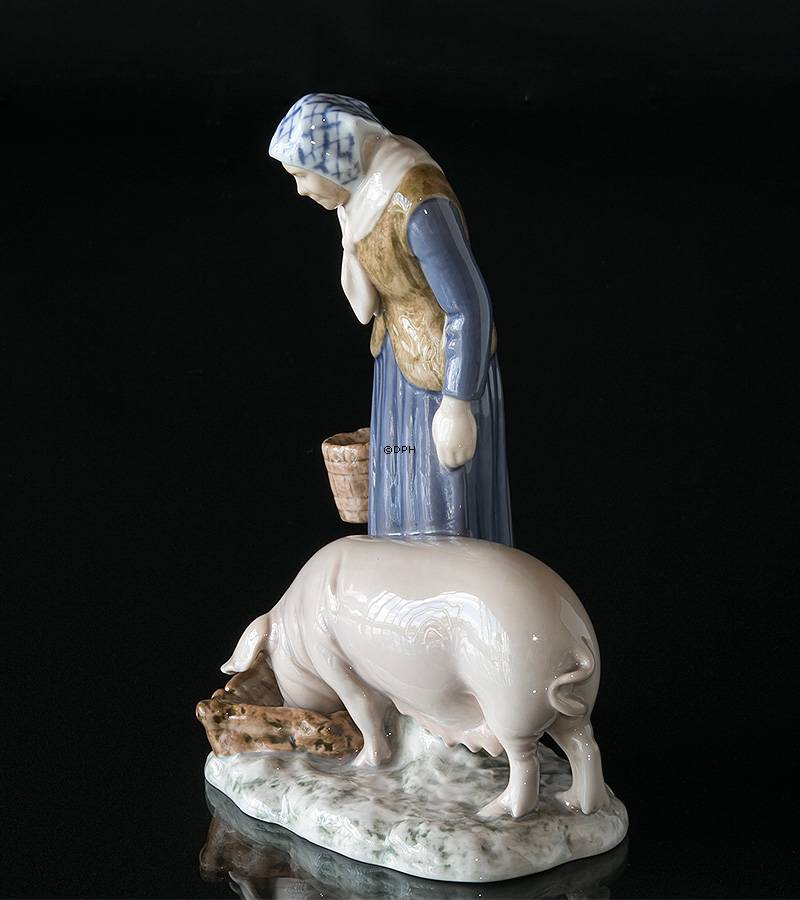 Frau mit Schwein, Bing & Gröndahl Figur Nr. 2237