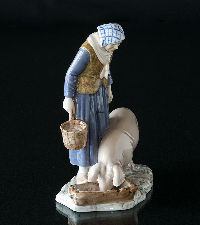 Frau mit Schwein, Bing & Gröndahl Figur Nr. 2237