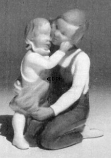 Mädchen und Baby, Bing & Gröndahl Figur Nr. 2250