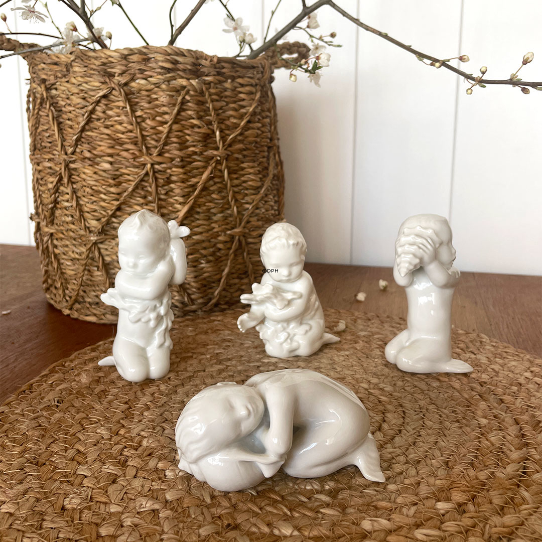 Seekind mit Muschelschale lauscht dem Meereslied, Bing & Gröndahl Figur Nr. 469 oder 2264