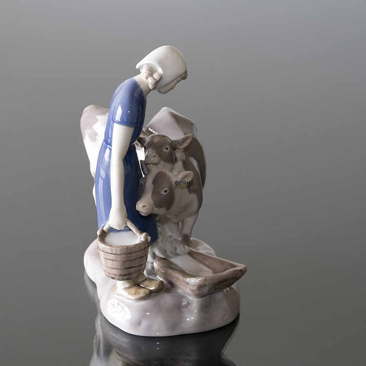 Mädchen mit Kälbern, Bing & Gröndahl Figur Nr. 2270