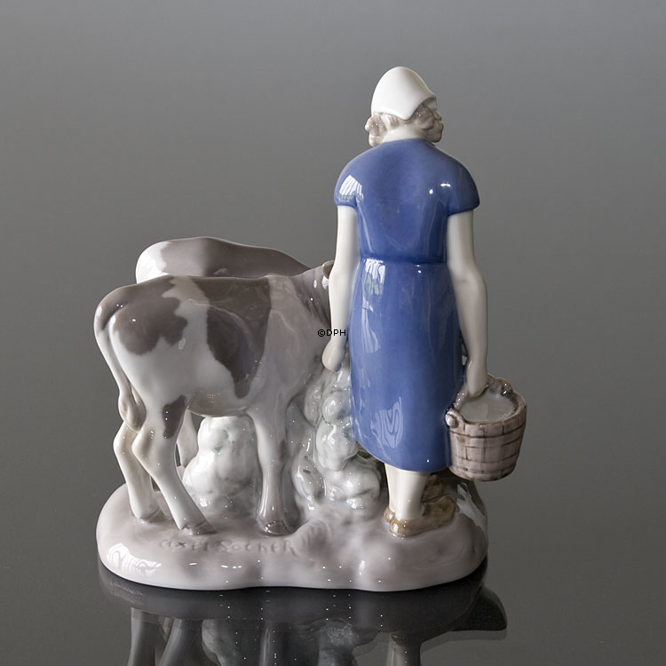 Mädchen mit Kälbern, Bing & Gröndahl Figur Nr. 2270