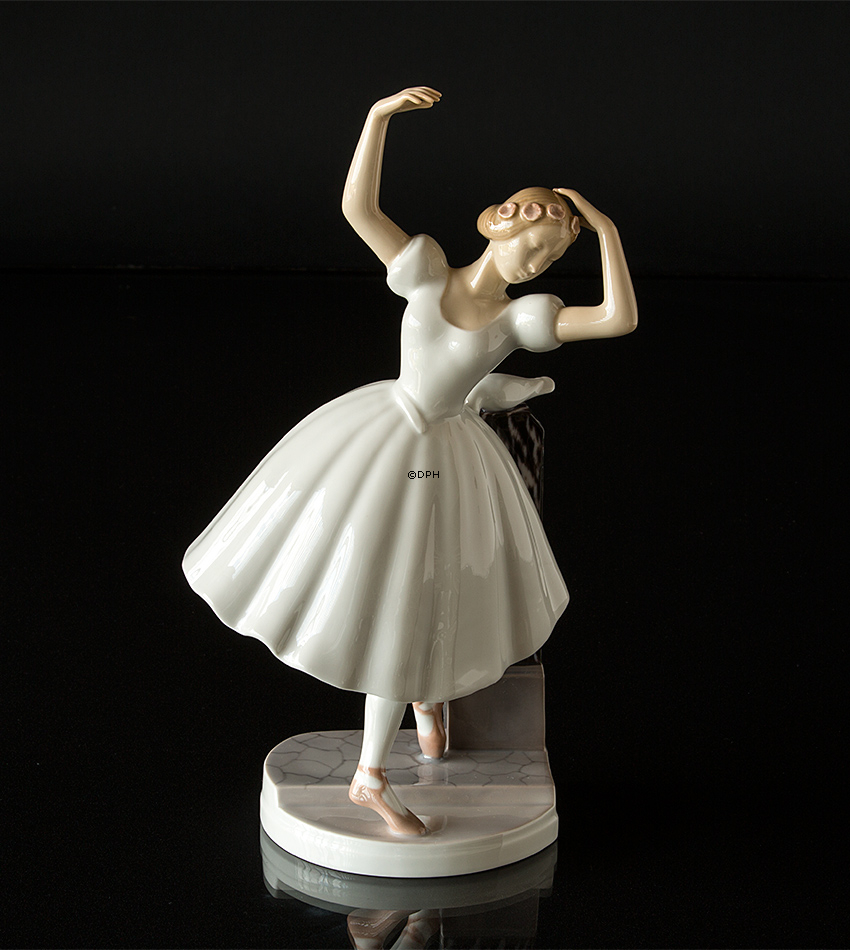 Ballettmädchen, Bing & Gröndahl Figur Nr. 2300