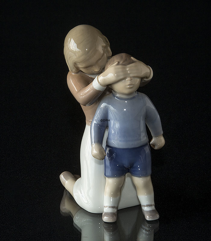 Überraschung, Kinder spielen, Bing & Gröndahl Figur Nr. 2301