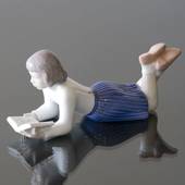Merete, Mädchen liegt und liest ihr Buch, Bing & Gröndahl Figur
