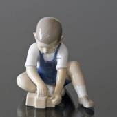 Der kleine Baumeister, Junge macht eine Sandburg, Bing & Gröndahl Figur Nr....