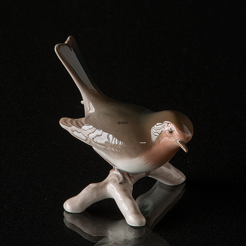 Rothkelchen auf Ast schaut zur Seite, Bing & Gröndahl Vogelfigur Nr. 2311