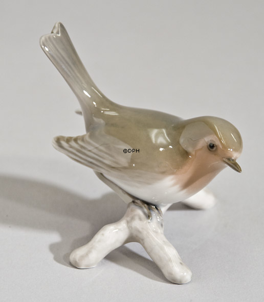 Rothkelchen auf Ast schaut zur Seite, Bing & Gröndahl Vogelfigur Nr. 2311