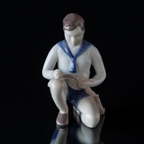 Kleiner Matrose / Pfadfinder lernt die Seile, Bing & Gröndahl Figur Nr. 2321