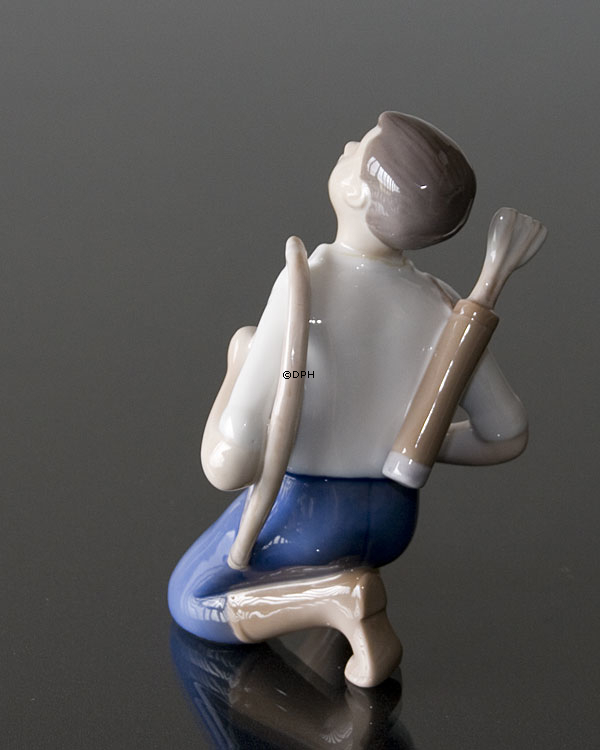 Junge mit Pfeil und Bogen, kleiner Robin Hood, Bing & Gröndahl Figur Nr. 2327