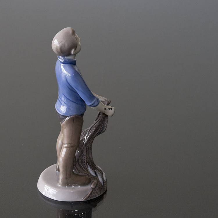 Fischerjunge mit Netz zum Fang, Bing & Gröndahl Figur Nr. 2338
