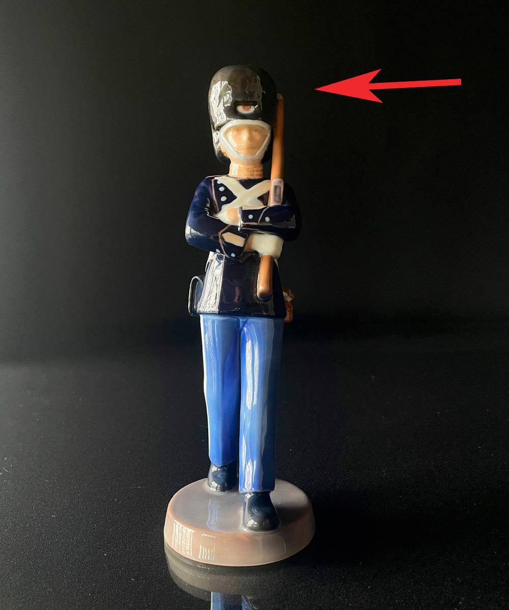 Wächter, Bing & Gröndahl Figur Nr. 2342  (Hinweis mit Fehlern - Siehe Bilder mit roten Pfeilen usw.)