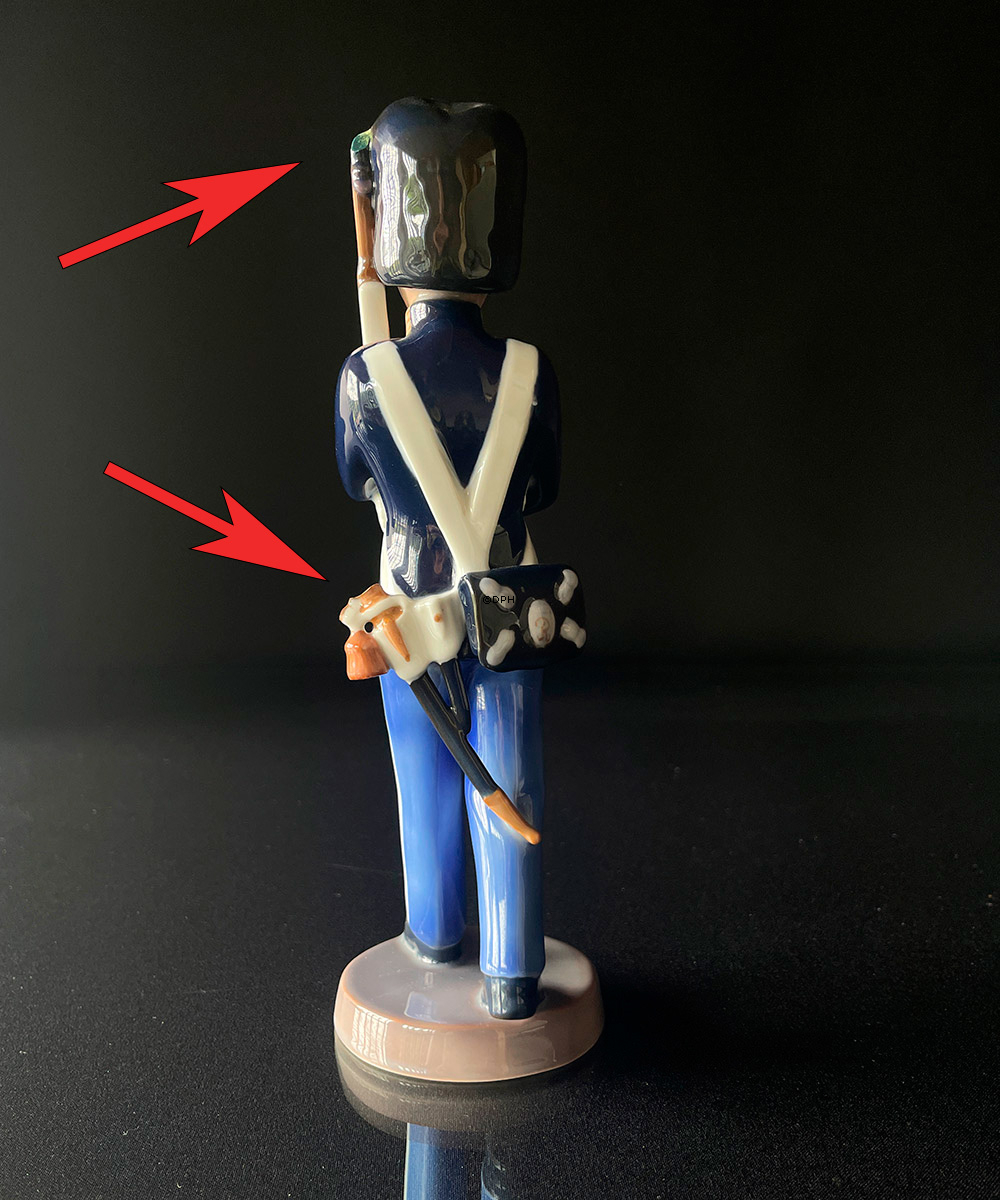 Wächter, Bing & Gröndahl Figur Nr. 2342  (Hinweis mit Fehlern - Siehe Bilder mit roten Pfeilen usw.)