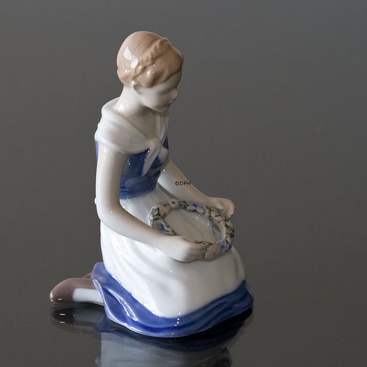 Mädchen mit Girlande, Blumen von April, Bing & Gröndahl Figur Nr. 2345