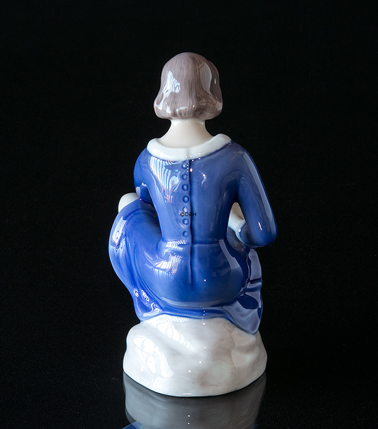 Mädchen mit Schlittschuhen, Bing & Gröndahl Figur Nr. 2351