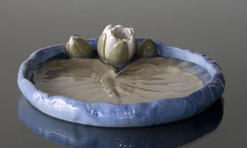 Große Schale mit Seerosen, Bing & Gröndahl Nr. 2359