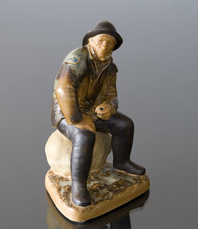 Fischer sieht sehnsüchtig auf dem Meer, Bing & Gröndahl Steinzeug Figur Nr. 2370