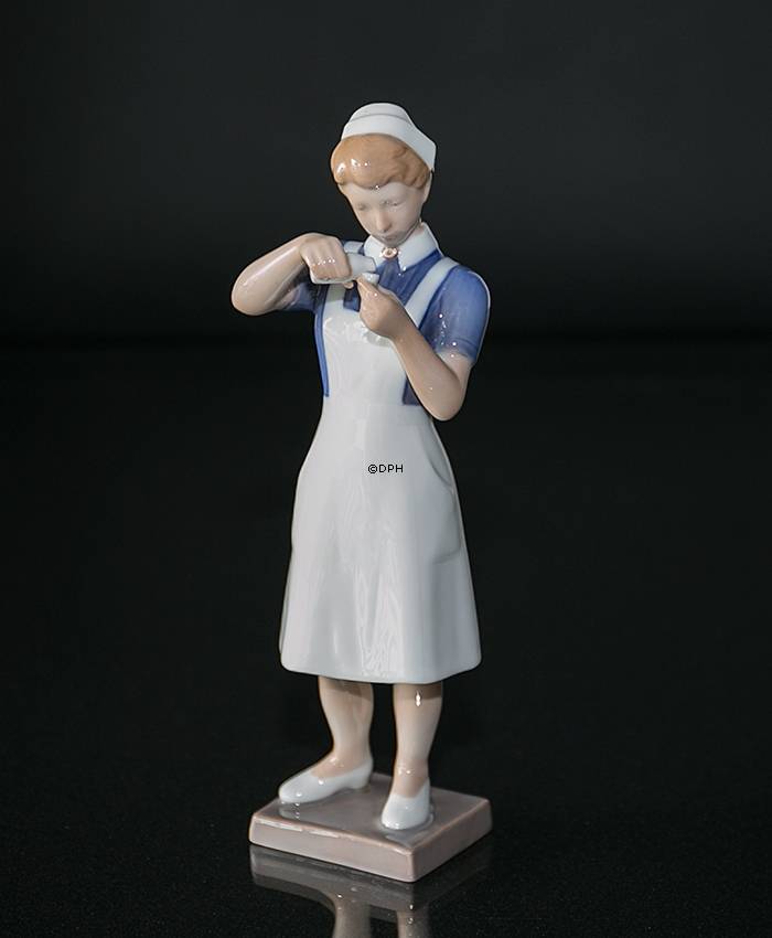 Krankenschwester, Bing & Gröndahl Figur Nr. 2379