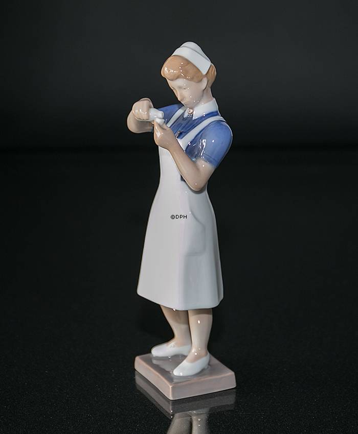 Krankenschwester, Bing & Gröndahl Figur Nr. 2379