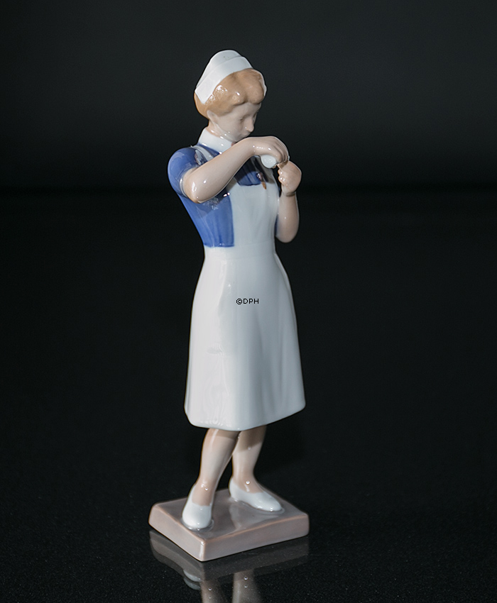 Krankenschwester, Bing & Gröndahl Figur Nr. 2379