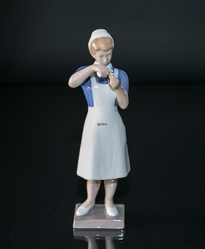 Krankenschwester, Bing & Gröndahl Figur Nr. 2379