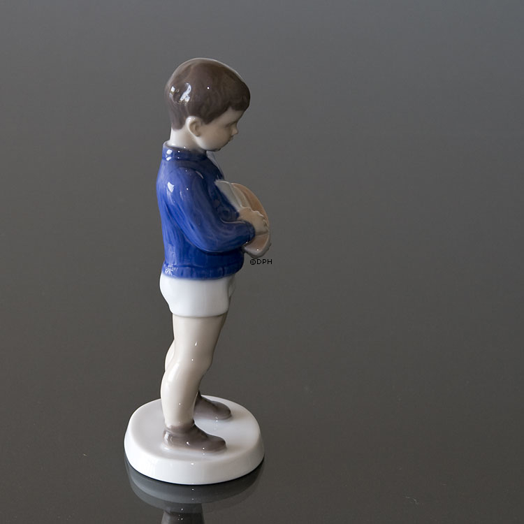 Skipper, Junge mit Schiff bereit, die sieben Meere zu segeln, Bing & Gröndahl Figur Nr. 2380