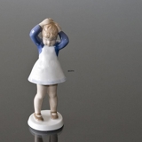 Anne, Mädchen macht ihre Haare, Bing & Gröndahl Figur Nr. 2381