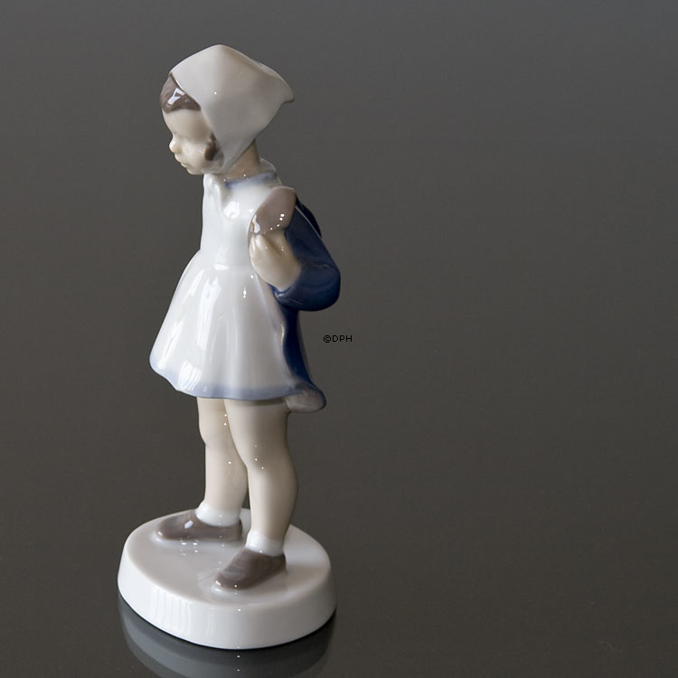 Hallo nochmal, Mädchen nimmt ihren Mantel, Bing & Gröndahl Figur Nr. 2387