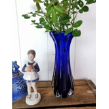 Mädchen mit Ball, Sollen wir spielen?, Bing & Gröndahl Figur Nr. 2391