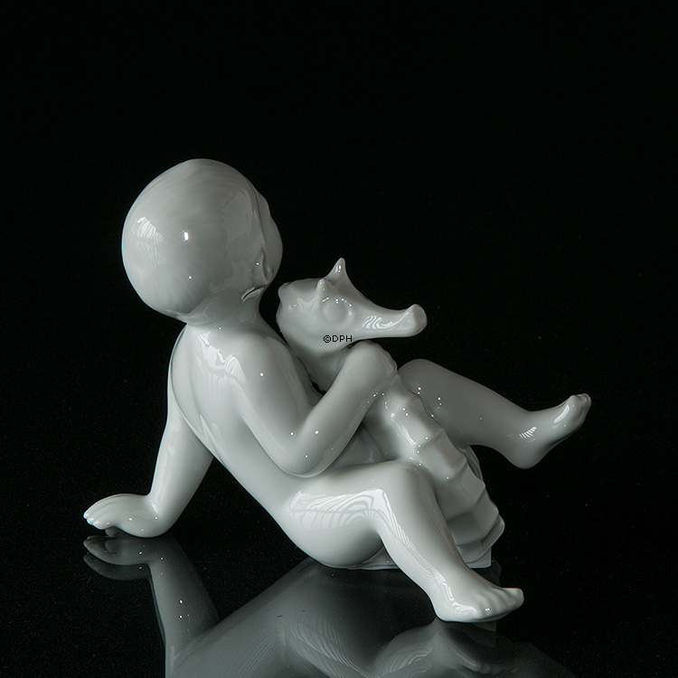 Kind mit Seepferdchen, Bing & Gröndahl Figur Nr. 2395