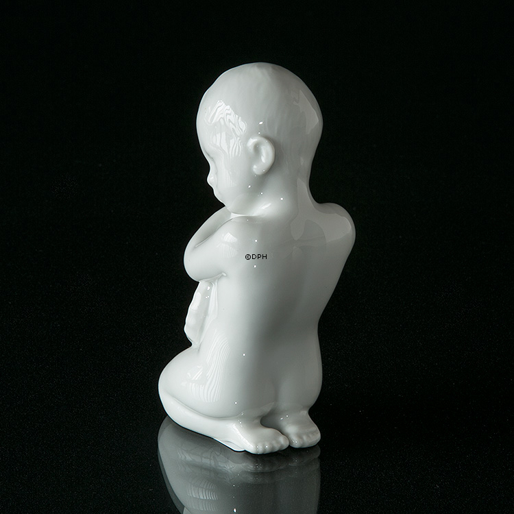 Kind mit Seepferdchen, Bing & Gröndahl Figur Nr. 2397