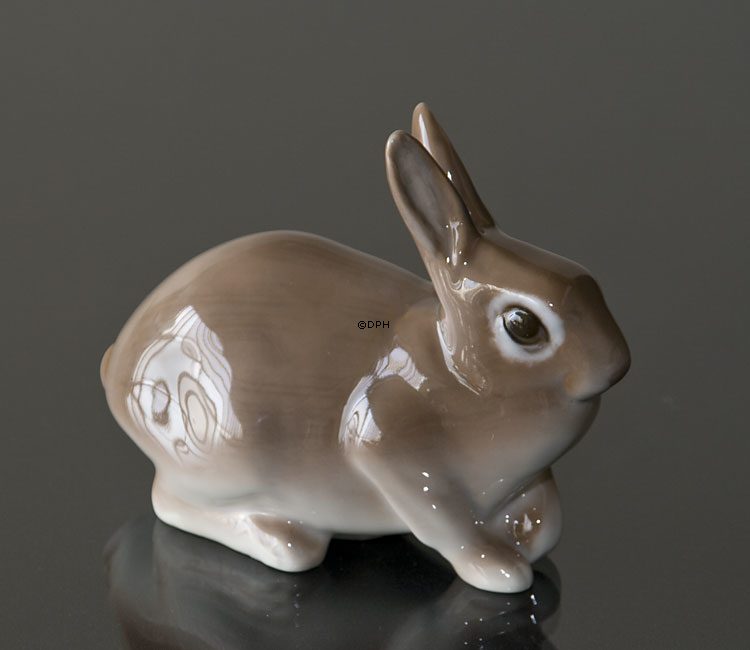 Brauner Hase sitzt, Bing & Gröndahl Figur Nr. 2422