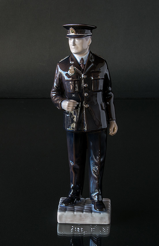Polizist, Bing & Gröndahl Figur Nr. 2436