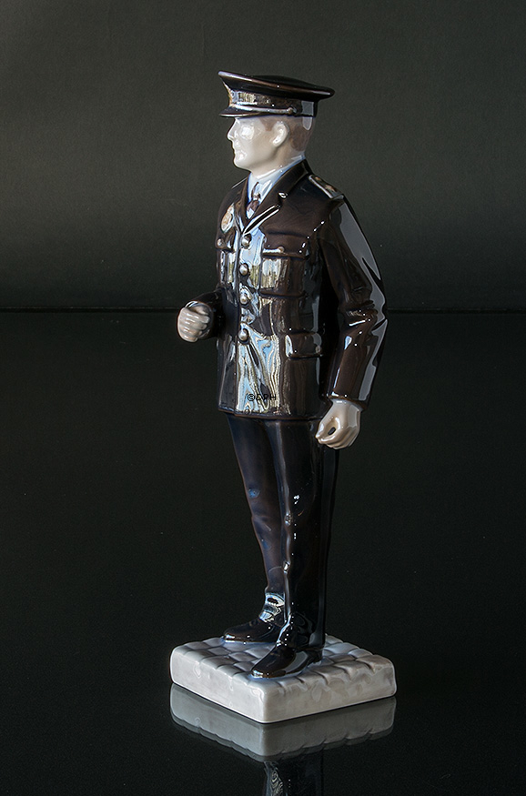 Polizist, Bing & Gröndahl Figur Nr. 2436