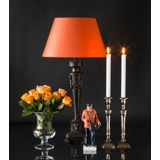 Postbote mit rotem Mantel bringt die Nachrichten, Bing & Gröndahl Figur Nr. 2451