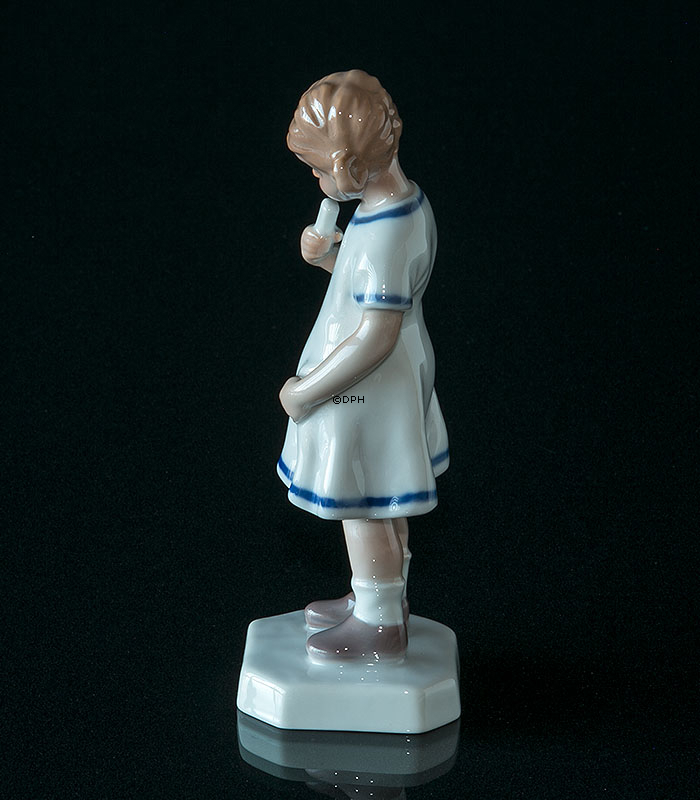 Mädchen mit Eiscreme, Bing & Gröndahl Figur Nr. 2470